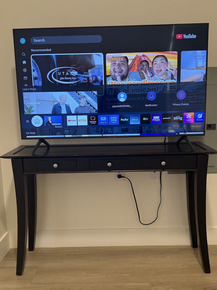Samsung Smart Tv 50 inch and Tv stand