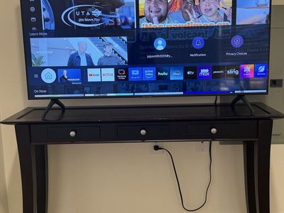 Samsung Smart Tv 50 inch and Tv stand