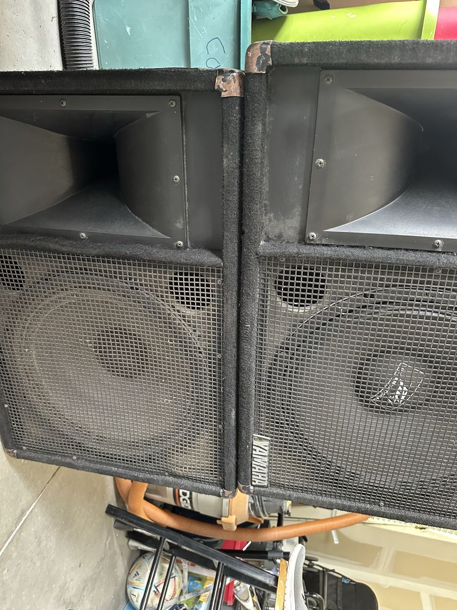 Yamaha monitor speakers 