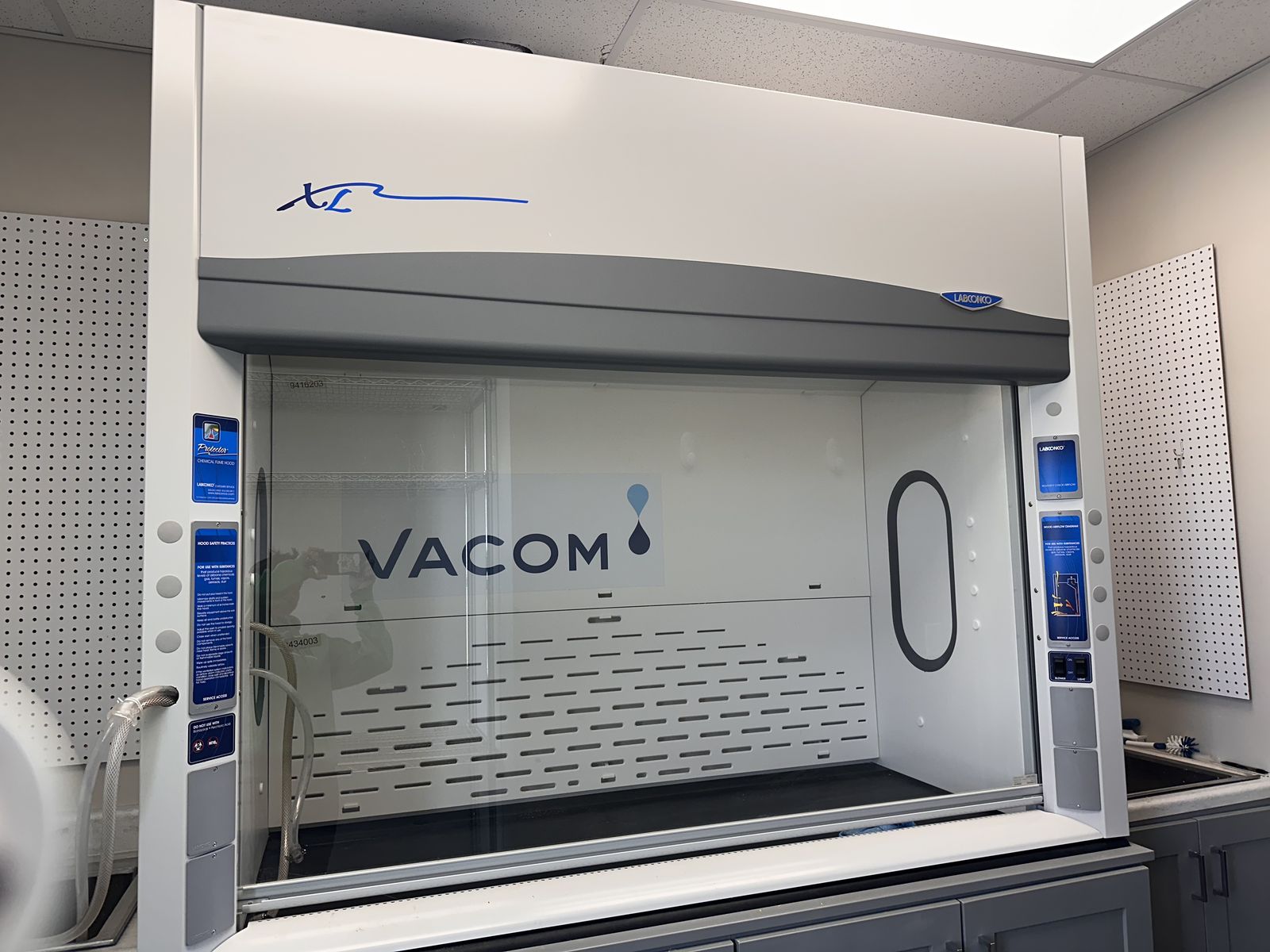 5' Protector LABONCO Premier Laboratory Hood with exhaust blower