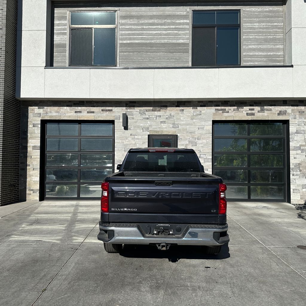 Main image 3
