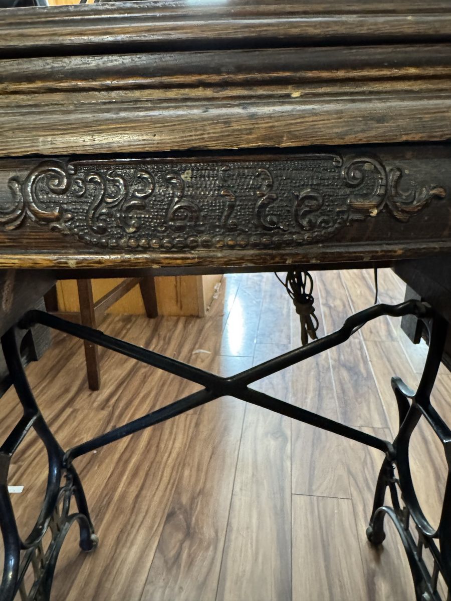 1930-1940 white usa sewing table and late 60s Bernina sewing machine