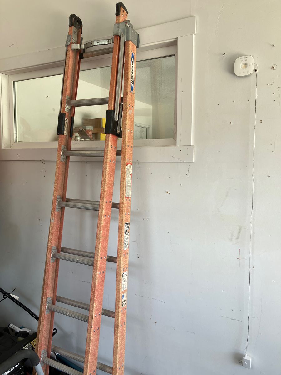 Werner Non-Conductive Fiberglass Extension Ladder 16 ft