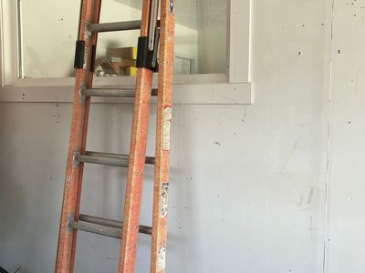 Werner Non-Conductive Fiberglass Extension Ladder 16 ft