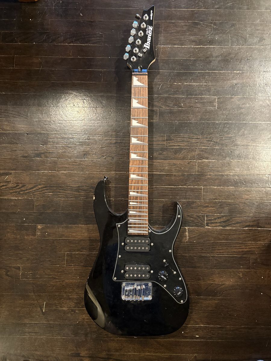 Ibanez Gio Mikro Electric Guitar Black 6-String Right-Handed