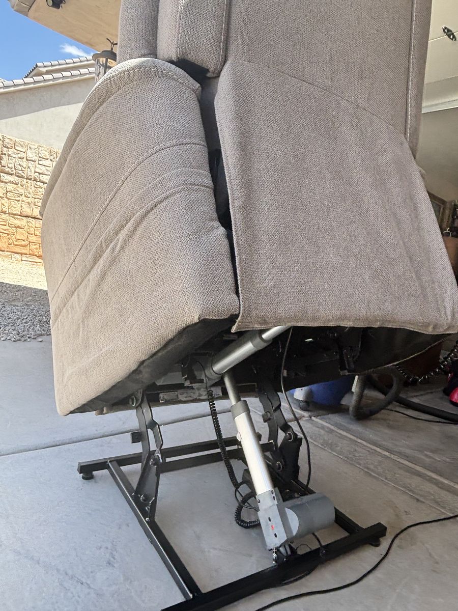 Deluxe Electric Power Duel Motor Recliner Chair with Message and Heat Pad Inc.