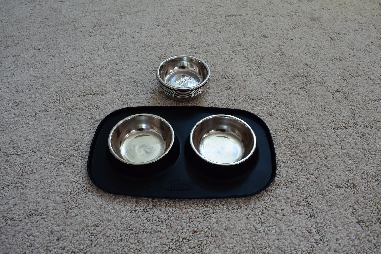 Puppy, Cat, Dog Bowl with Silacone feeding mat.
