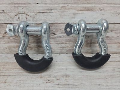 Pair of 3/4 Inch D-Ring Bow Shackles with Black Rubber Isolators - 4.75 Ton WLL