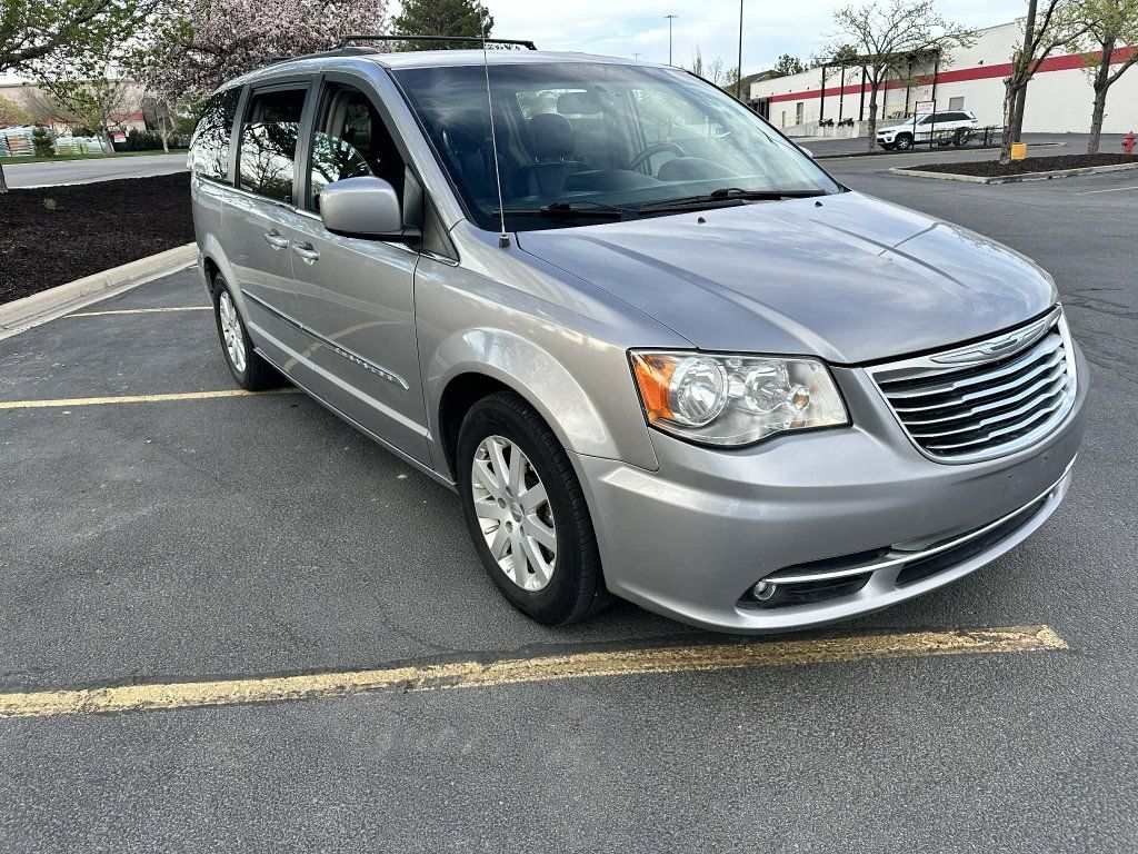 2016 Chrysler Town and Country LX