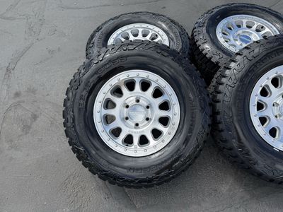 17" Method 709 6 Lug 6x5.5 33 Mickey A/T 285/70R17