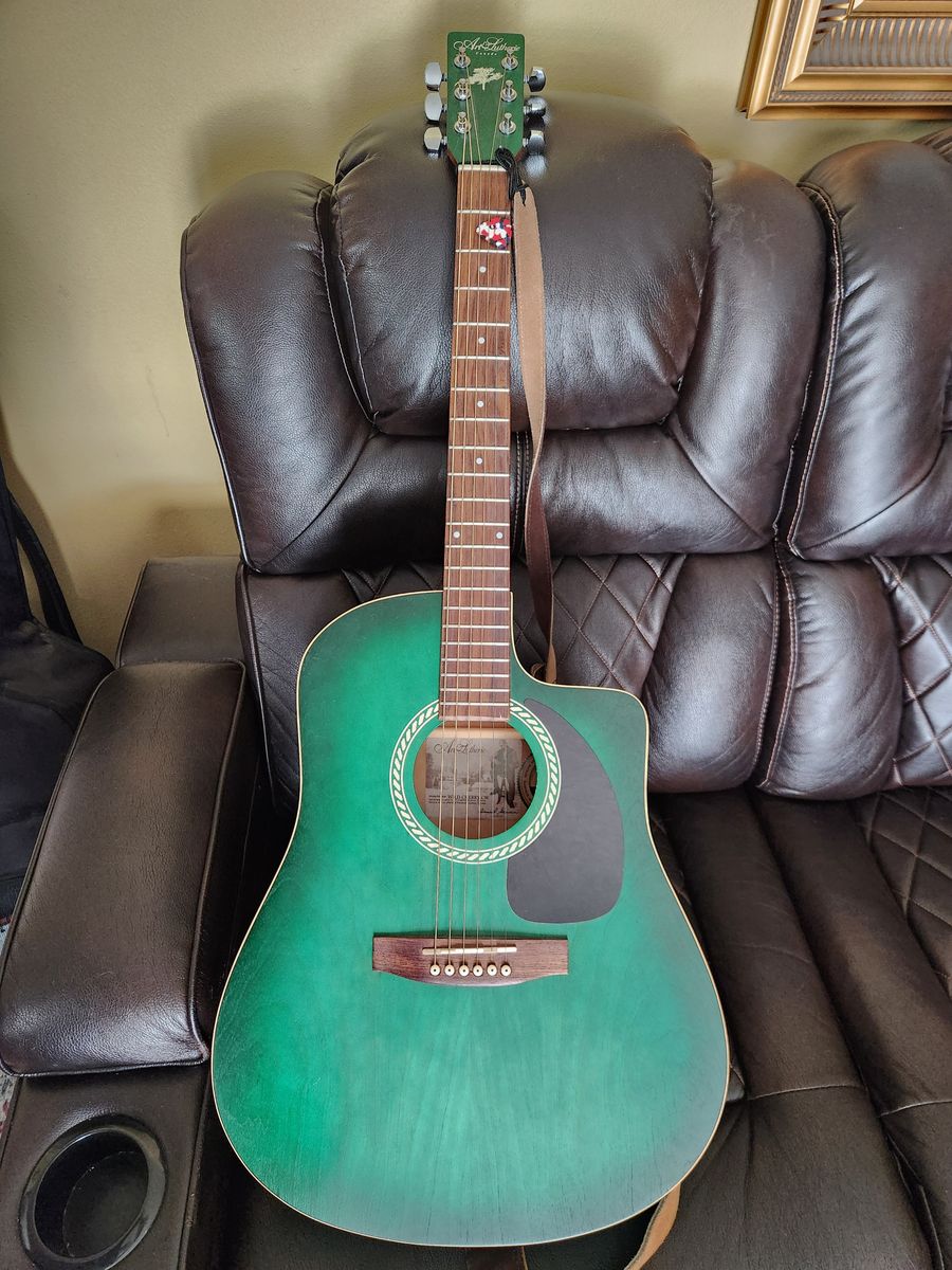 Art & Luthrie Acoustic Guitar w/ Gig Bag and Strap