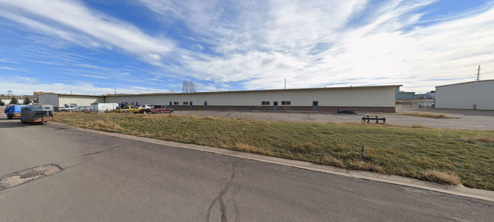 2400 SF Warehouse with 14ft Overhead Door For Lease