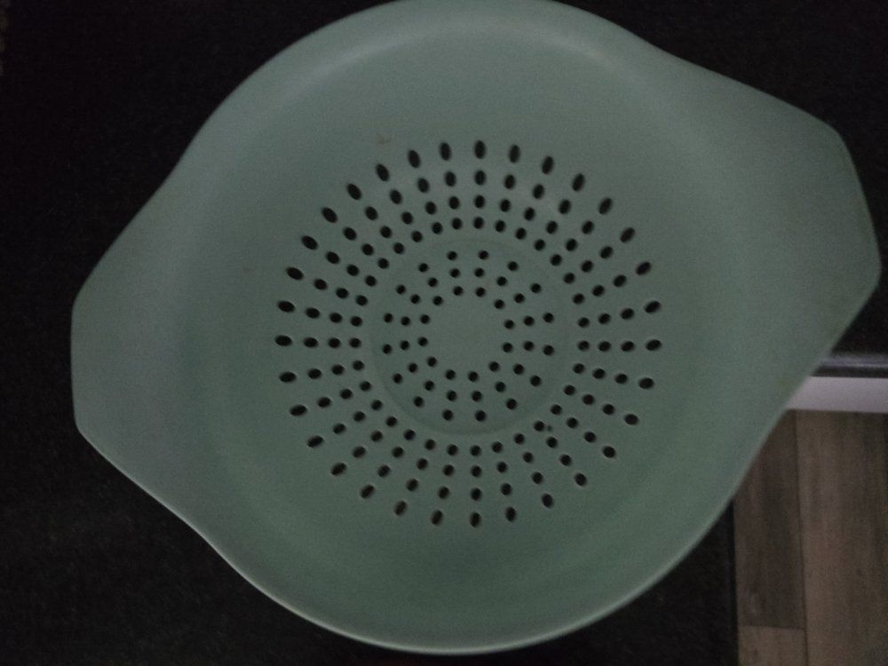 Green Plastic Kitchen Colander Strainer with Dual Handles, plate and bowl