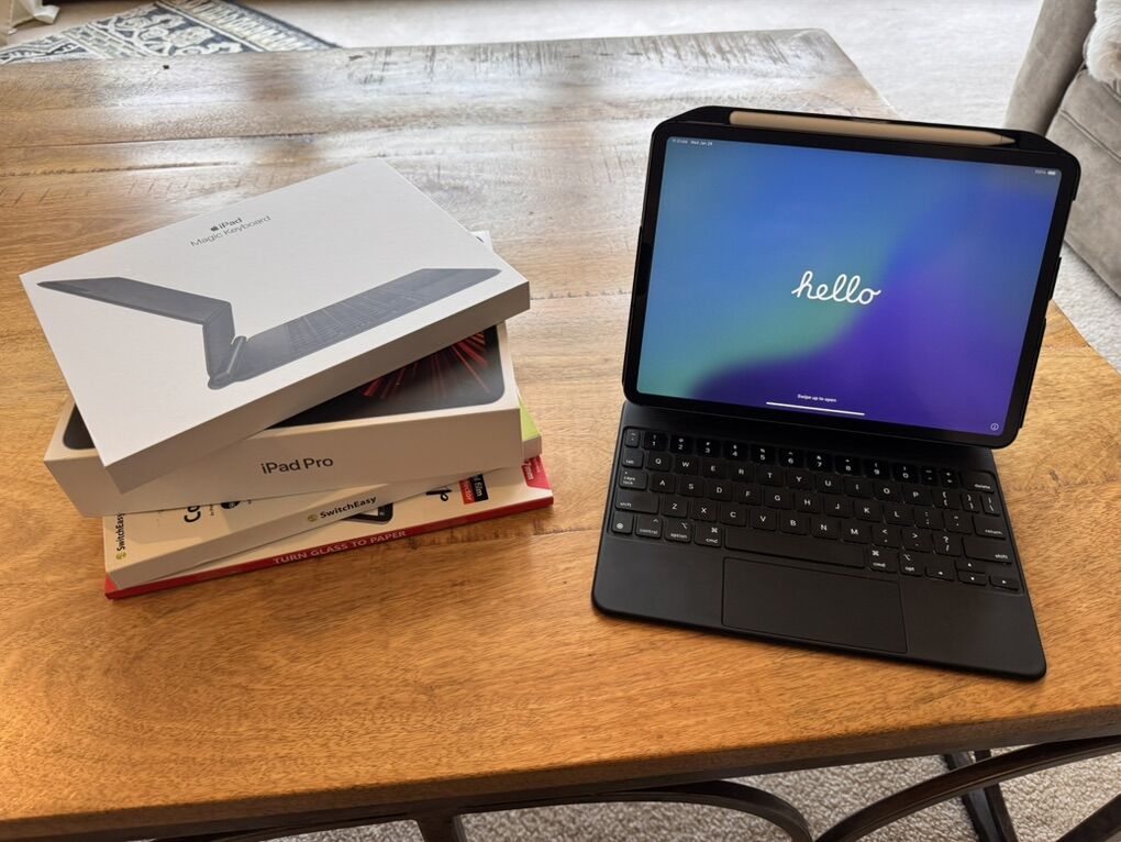 11 iPad Pro 128gb Super Bundle (w/ Cellular)