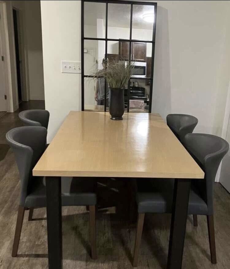 Crate & Barrel Table/Chairs
