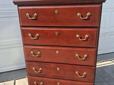 extra tall 5 drawers dresser/lorie