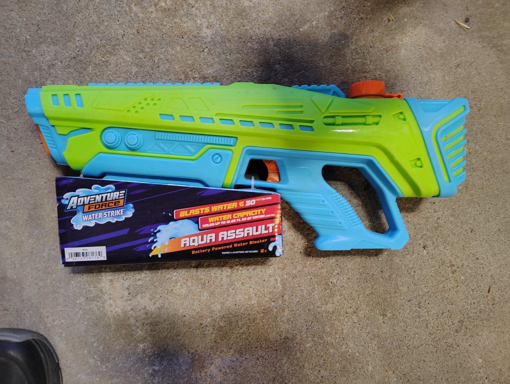 Four battery powered squirt guns adventure force aqua assault toys