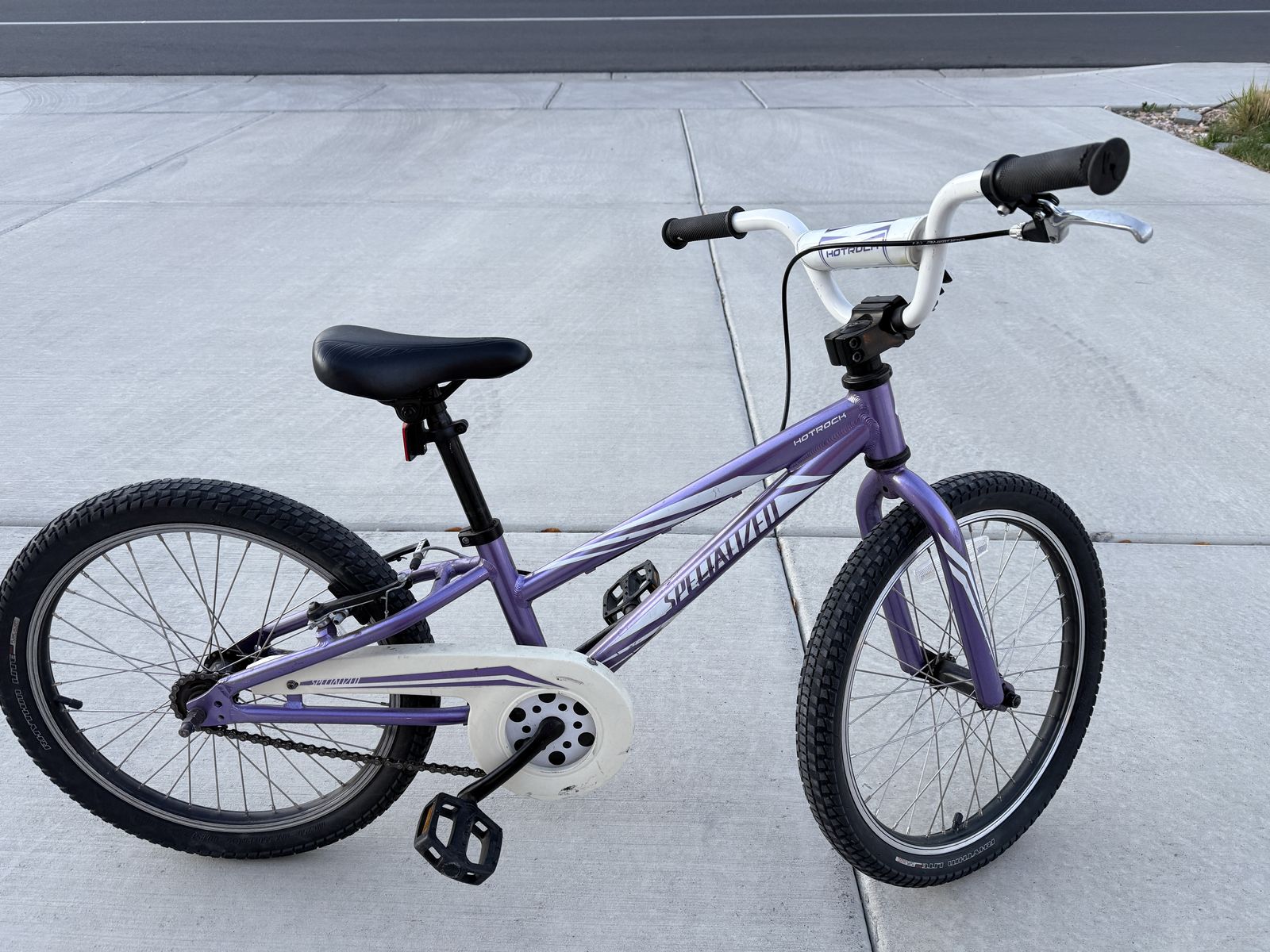 Girls Specialized Hotrock Bike – 20” Tires – Great Condition