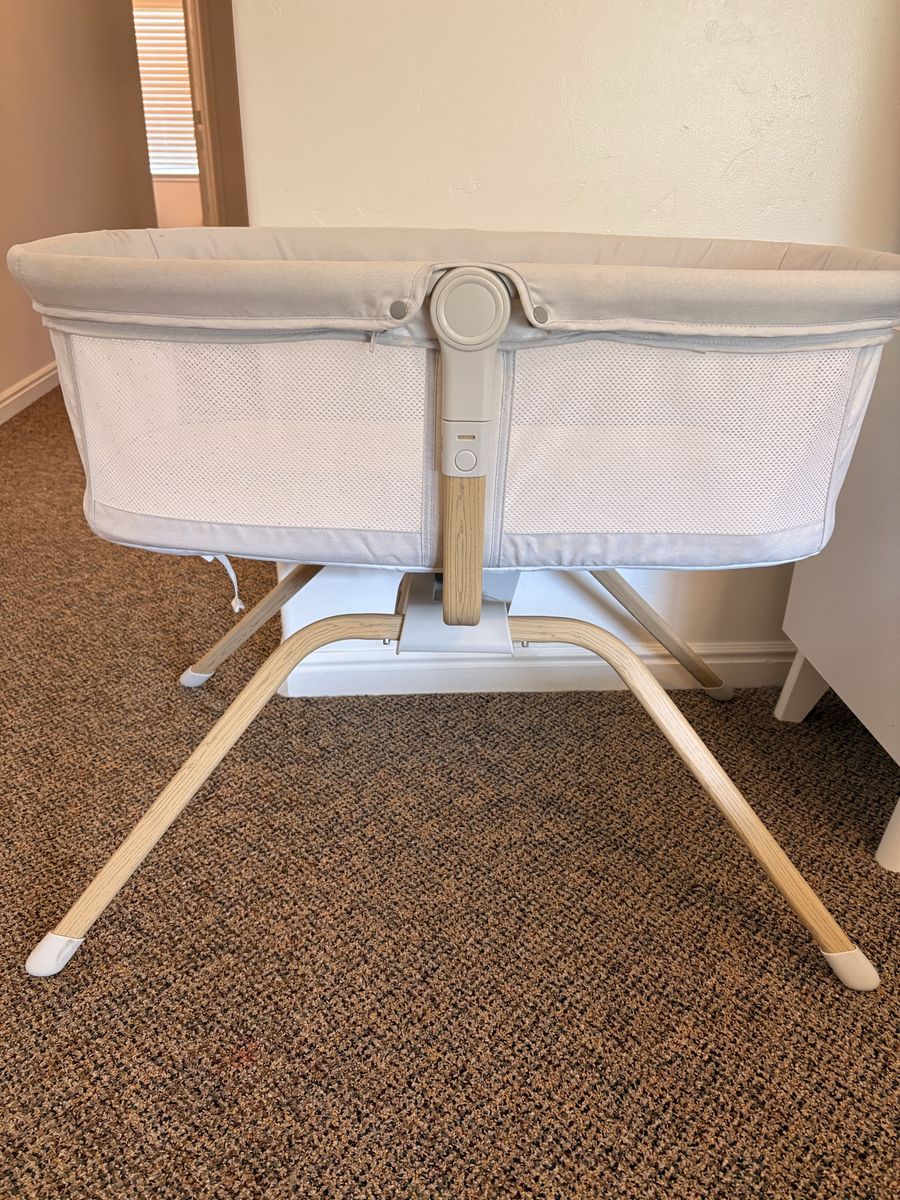 Swivel Sleeper Essential - Newborn Baby Bassinet