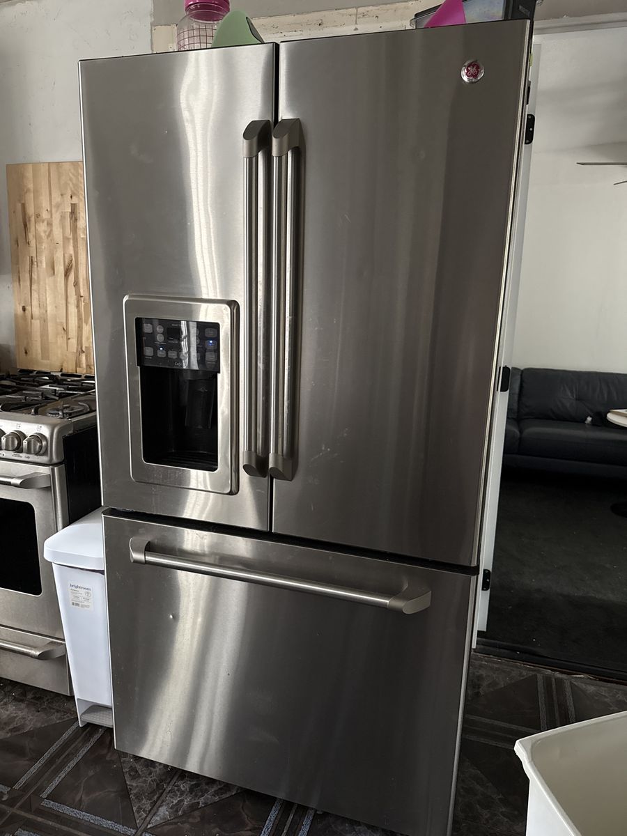 GE French Door Refrigerator - Stainless Steel, Bottom Freezer, Ice/Water Dispenser
