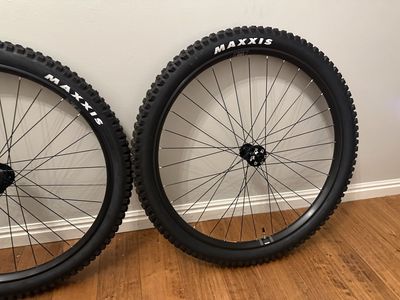 New take off WTB mx wheelset with new maxxis tires