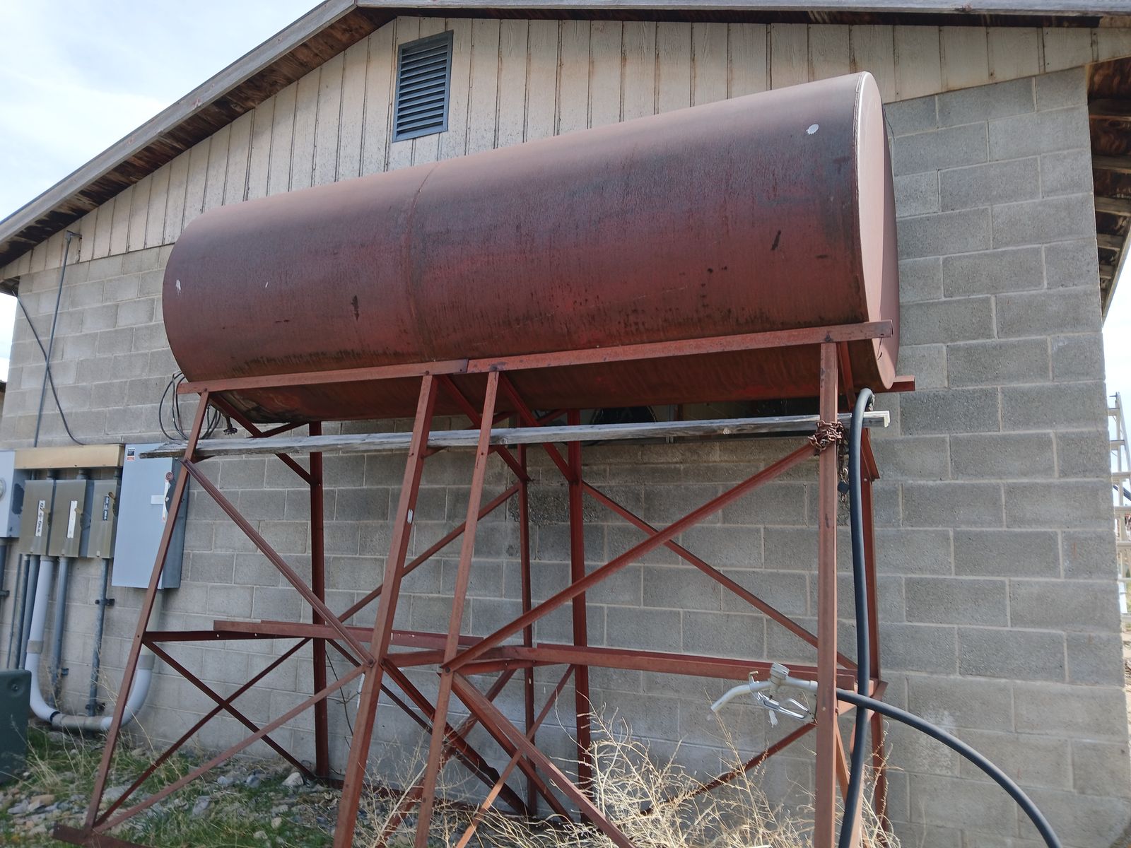 1000 gallon fuel tank