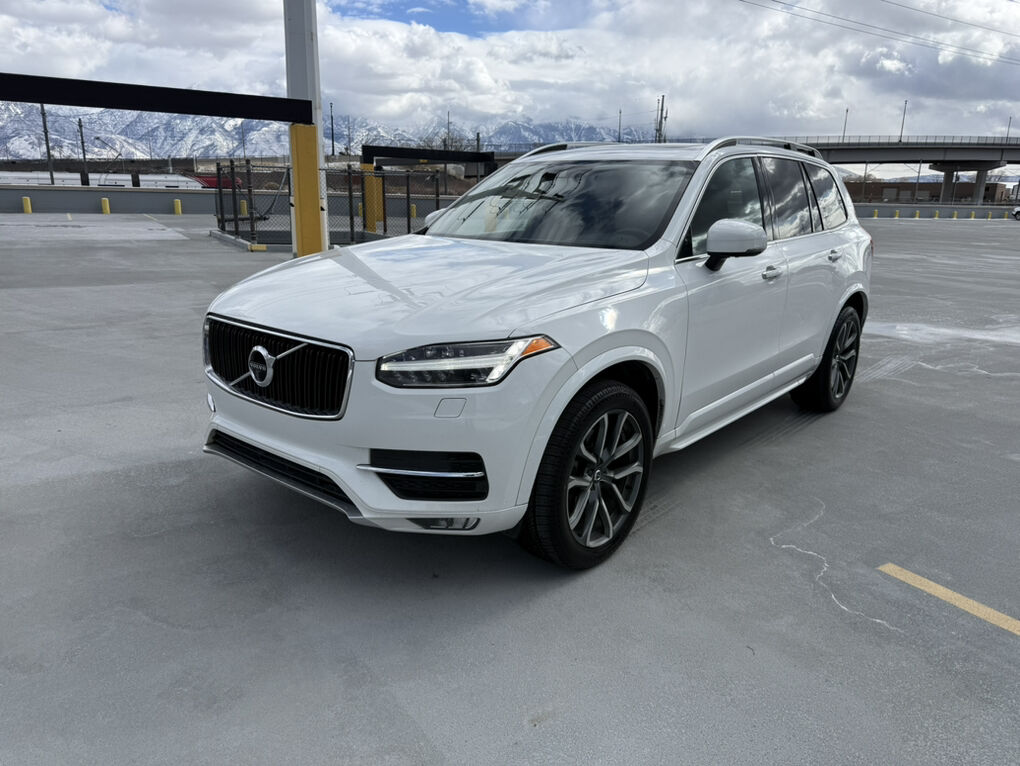 2017 VOLVO XC90 T6 Momentum