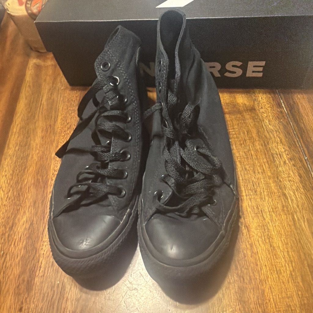 Converse Chuck Taylor All Star Hi Top Black  Sneakers Men's 7 Women's 9 good condition only worn a few 40 obo