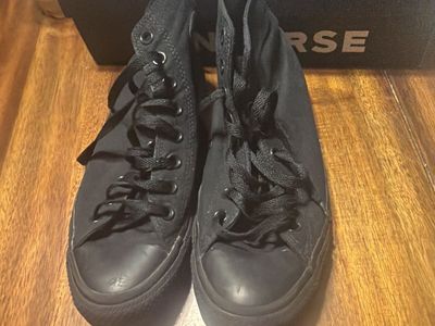 Converse Chuck Taylor All Star Hi Top Black Sneakers Men's 7 Women's 9 good condition only worn a few 40 obo