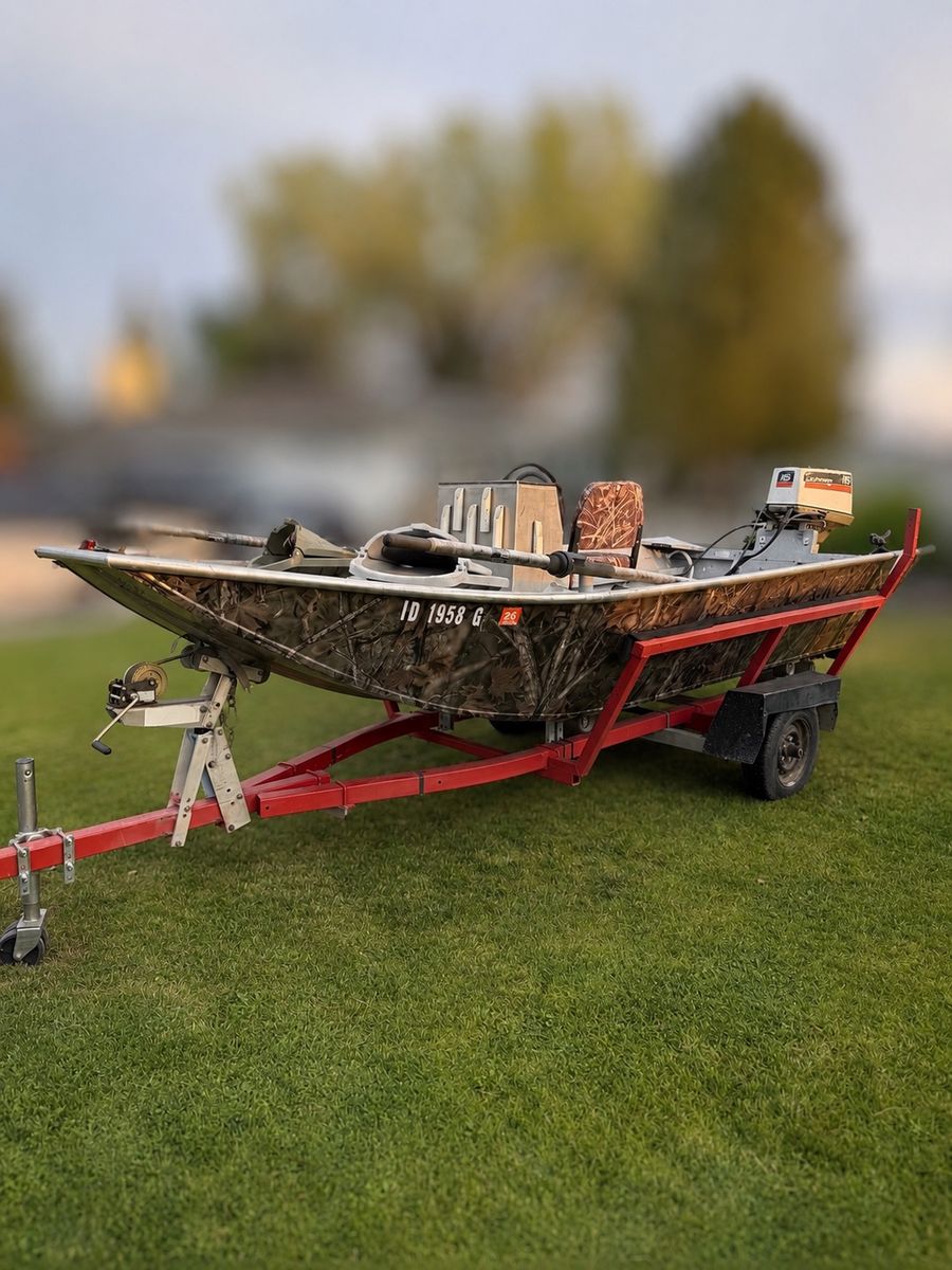 1975 Aluminum Jet Boat with Johnson 115 2-Stroke Motor and Oars