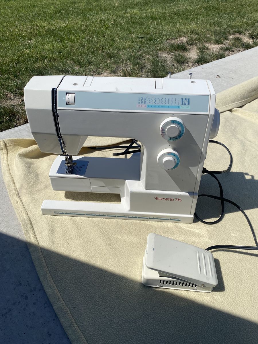 Sewing machine Bernette 715