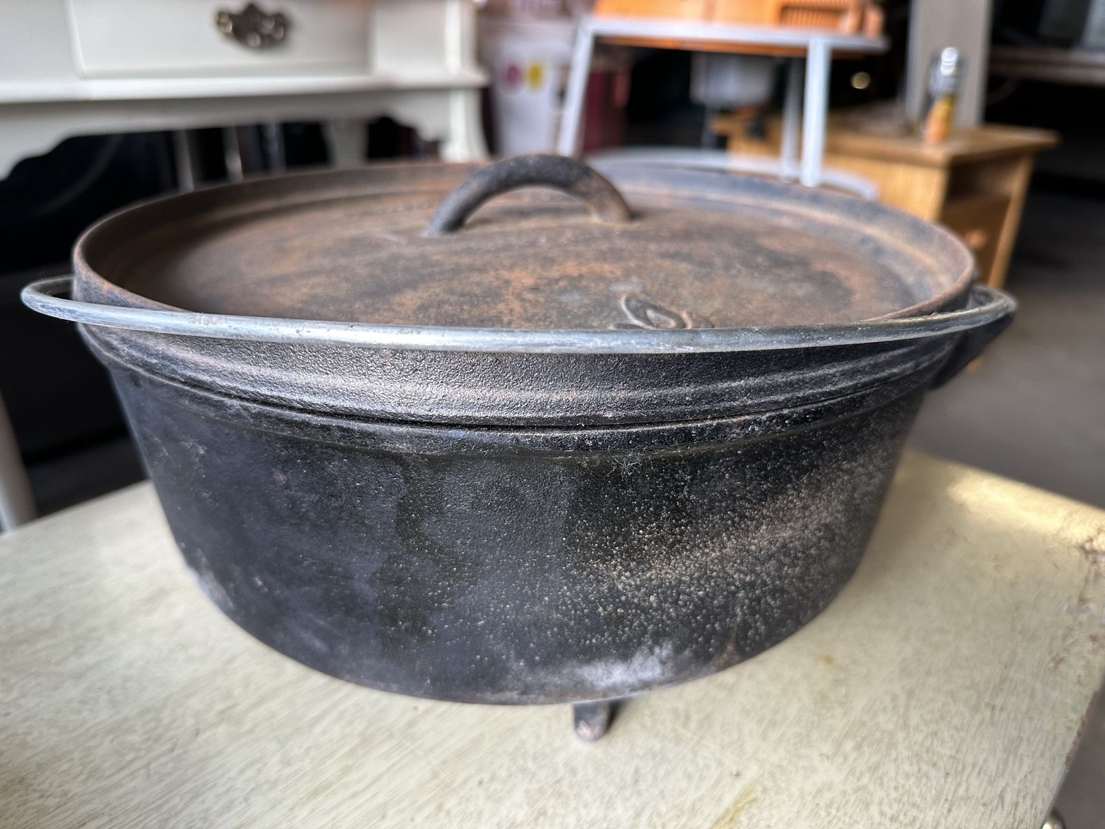Camp Chef 12in Cast Iron Dutch Oven - 6 Qt