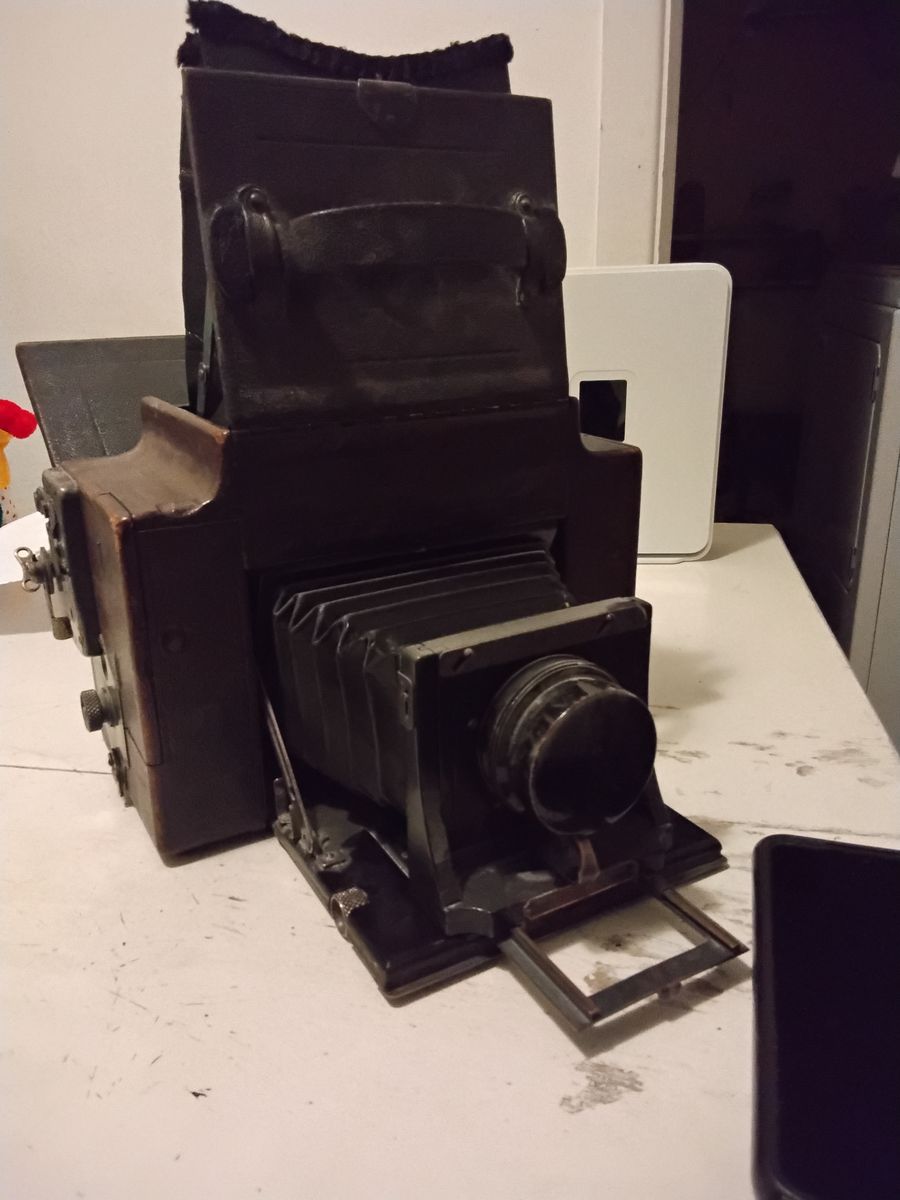 Vintage 3A Graflex camera