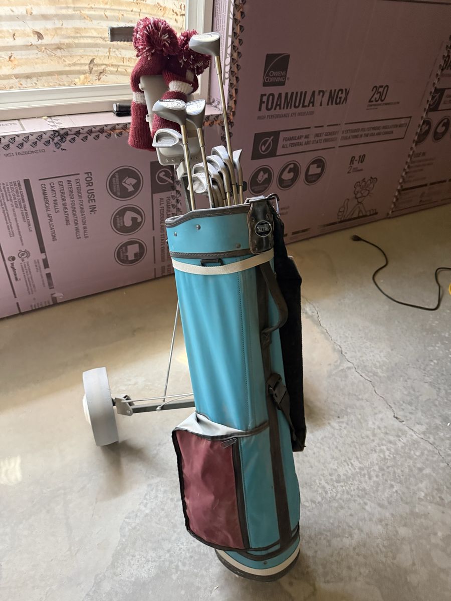 Gold Tech Clubs, Bag, & Caddie