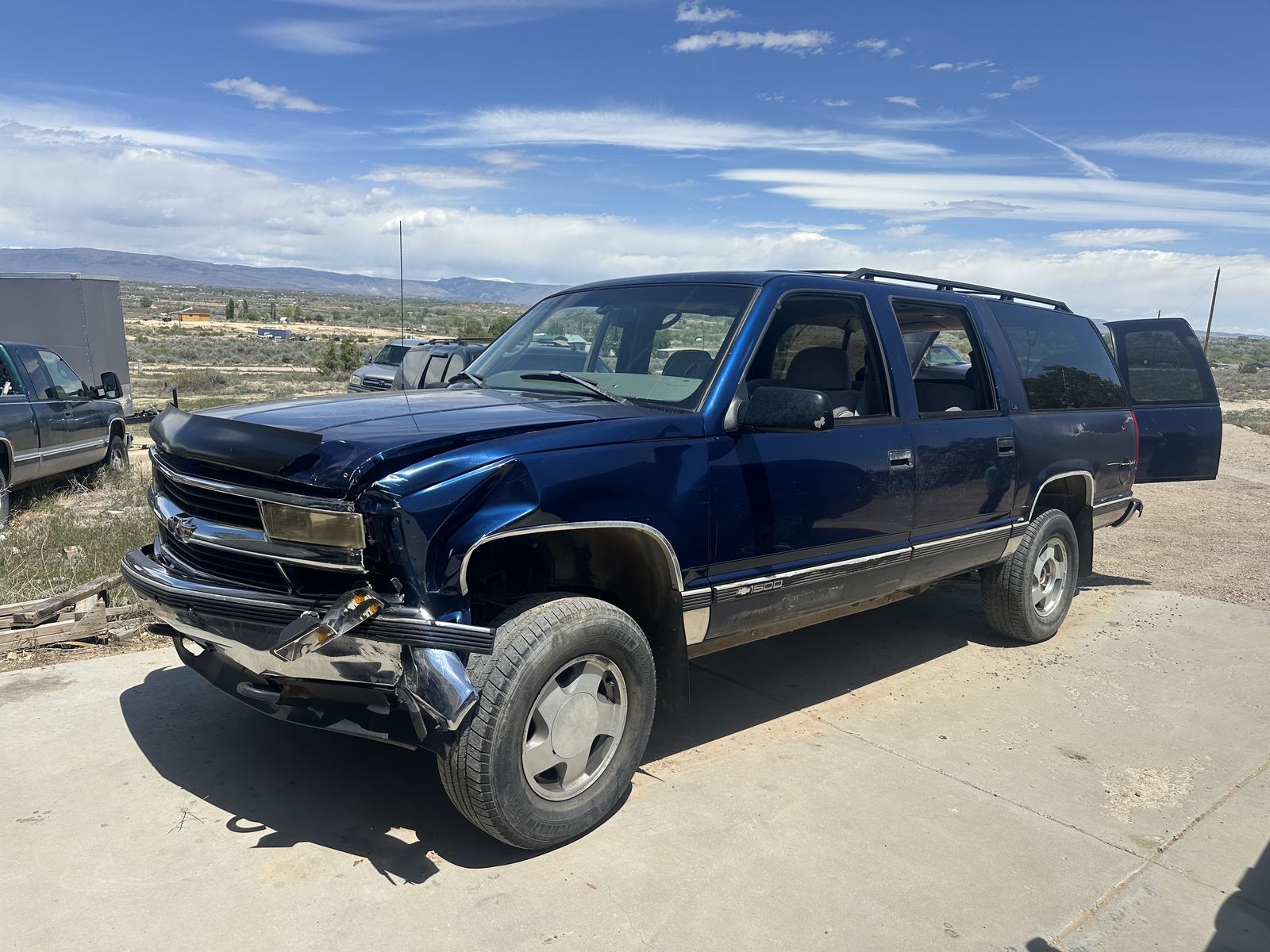 1999 Chevy Suburban-GREAT PARTS VEHICLE
