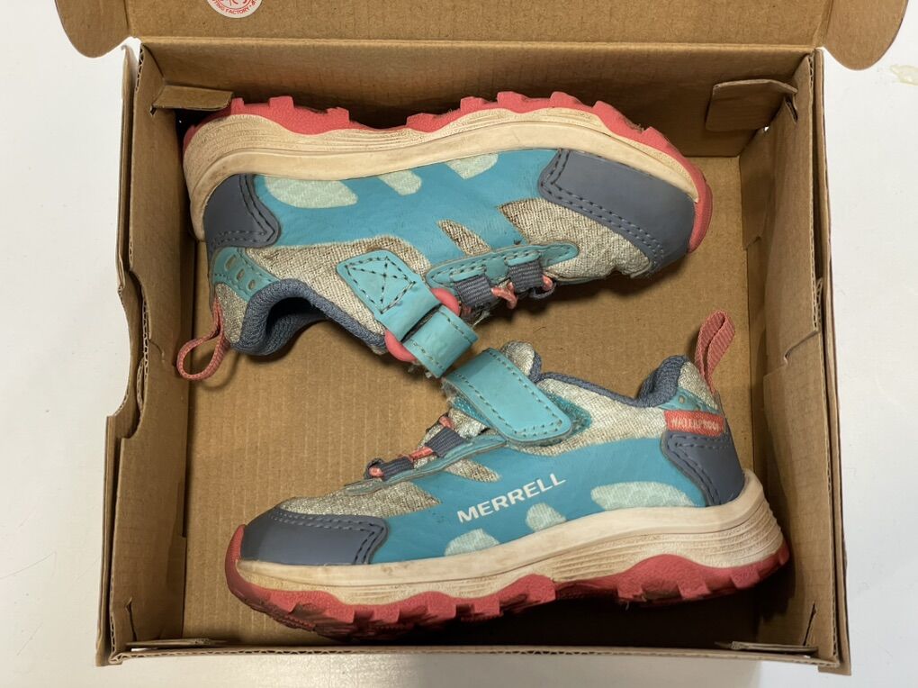 Merrel Waterproof Toddler Trail Shoe Size 5