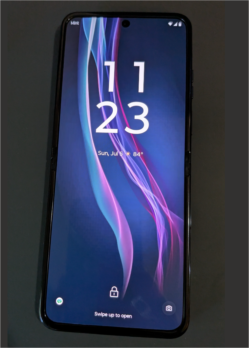 Motorola razr+ (2024) | 256GB Midnight Blue | 12GB RAM | Almost New + Box