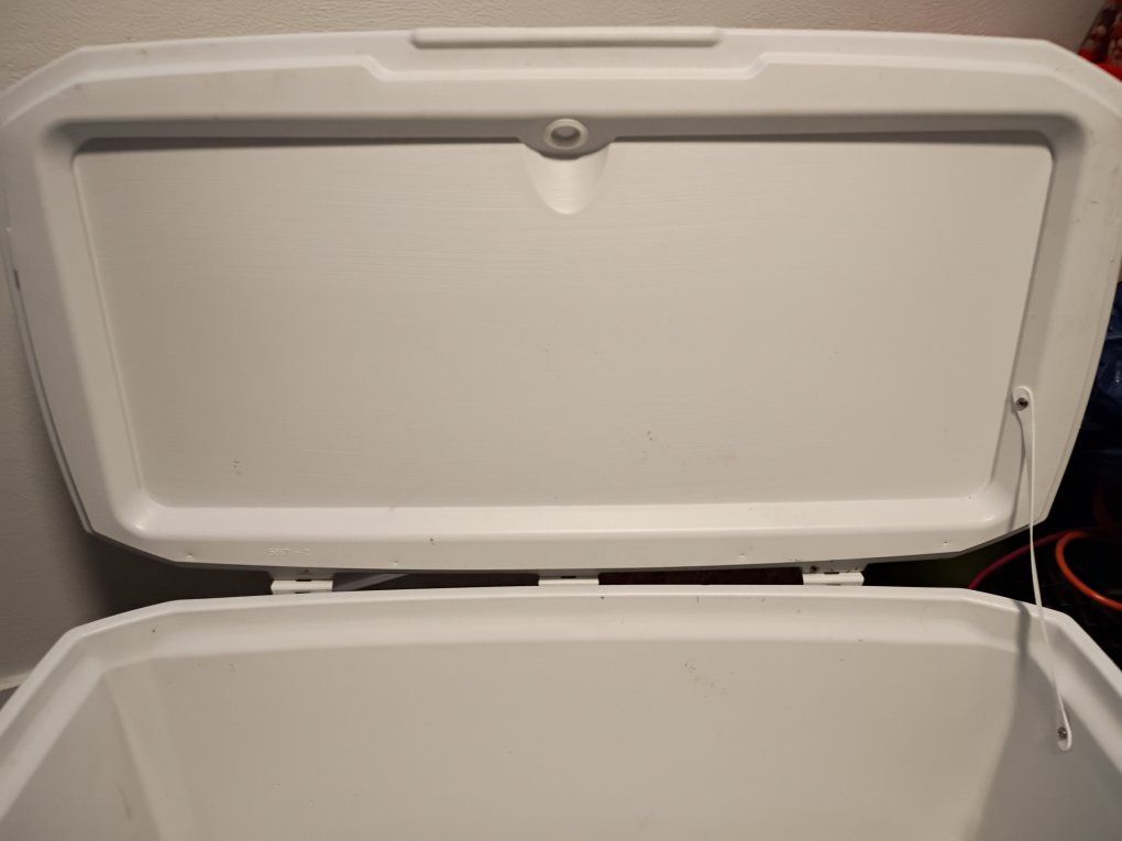 Coleman 70 Qt Xtreme 5 Marine Hard Cooler Blue & White Camping Fishing Beach Food Storage