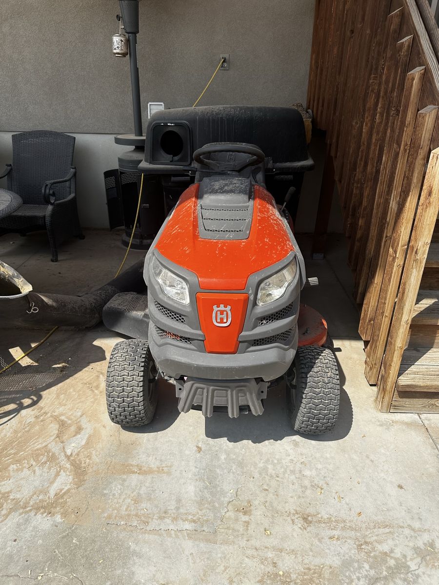 Husqvarna YTH1842 Riding Lawn Mower with Bagger Attachment
