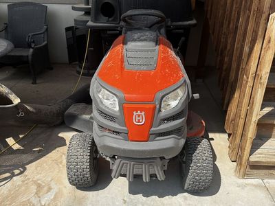 Husqvarna YTH1842 Riding Lawn Mower with Bagger Attachment