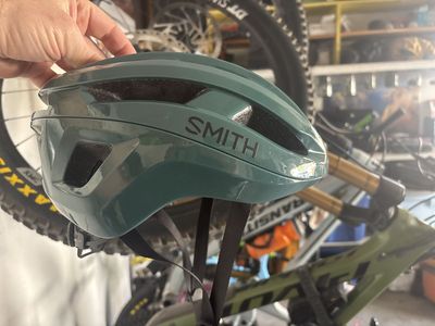 Smith Road Helmet (medium)