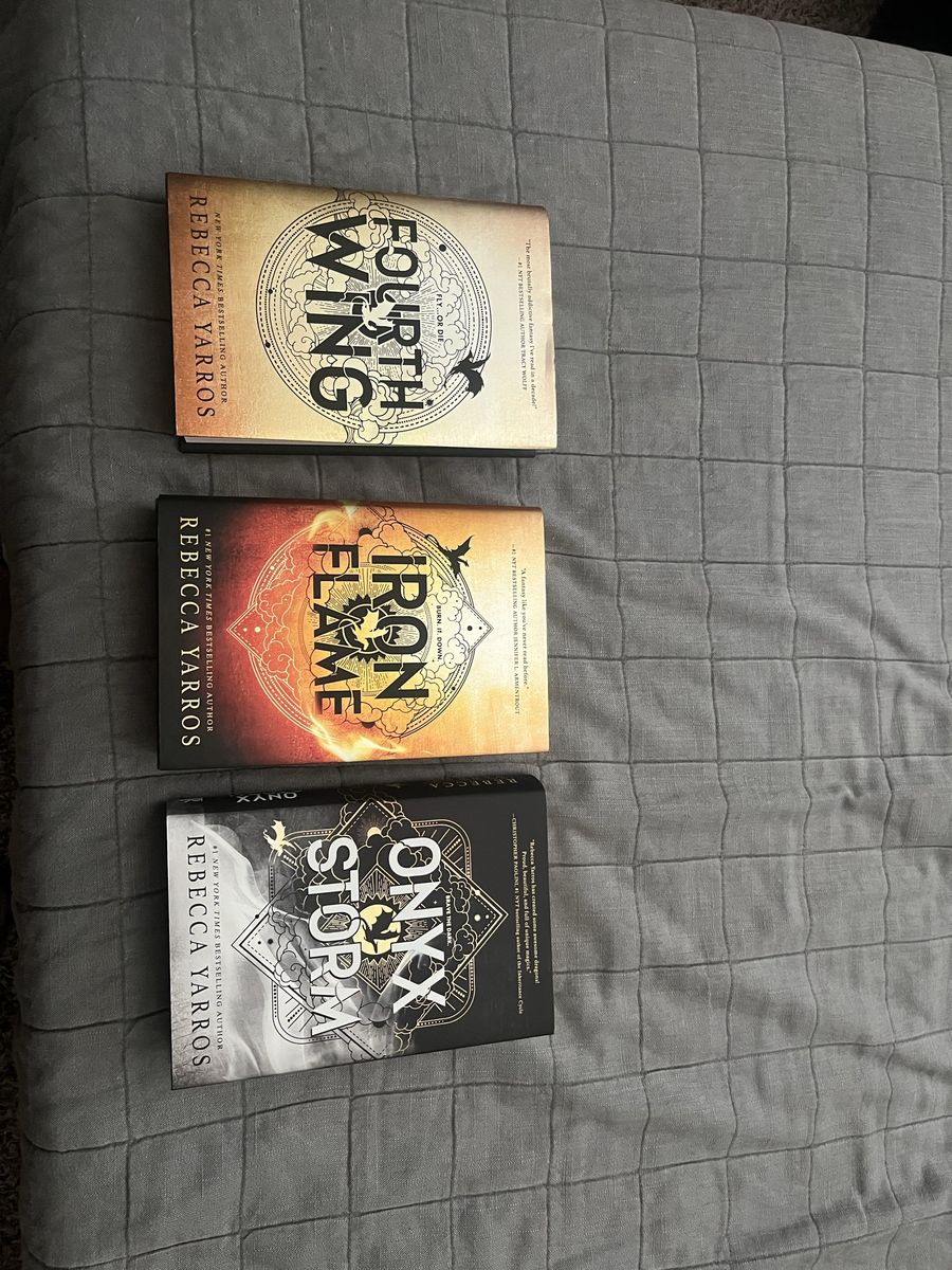 Rebecca Yarros - Fourth Wing, Iron Flame, Onyx Storm Book Set. Like new