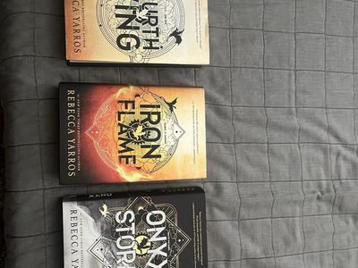 Rebecca Yarros - Fourth Wing, Iron Flame, Onyx Storm Book Set. Like new