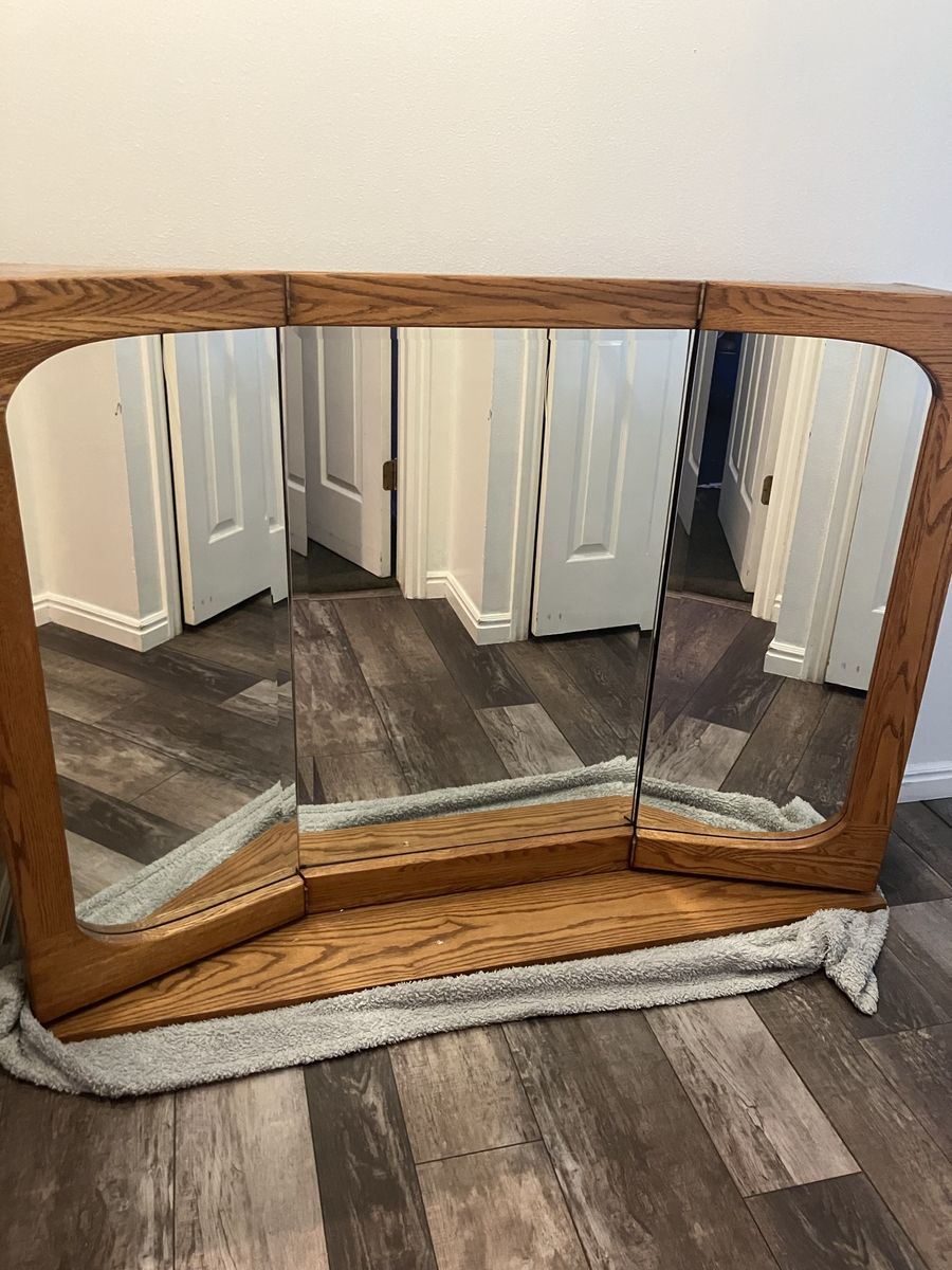 Beautiful Oak Wood Tri-Fold Dresser Mirror - Classic Bedroom Vanity Accessory