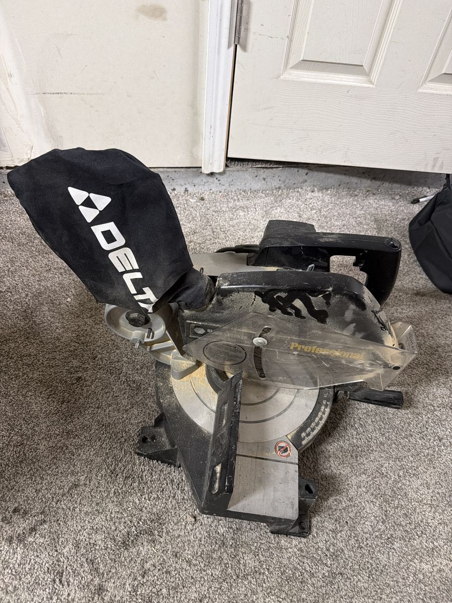 DELTA Professional Compound Miter Saw, Used - Great for Woodworking Projects