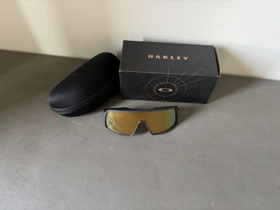 Oakley Sutro Sunglasses - New Matte Carbon - Unisex