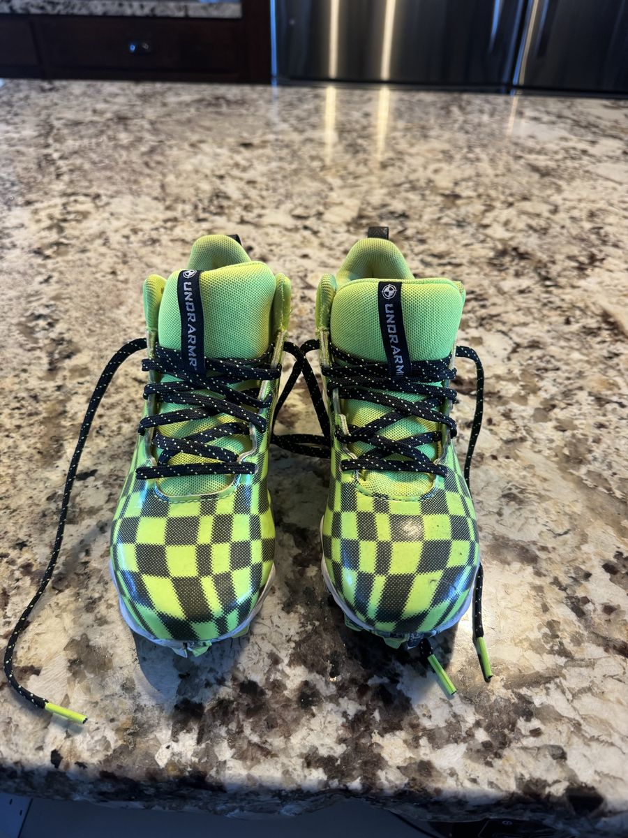 Soccer/flag football cleats