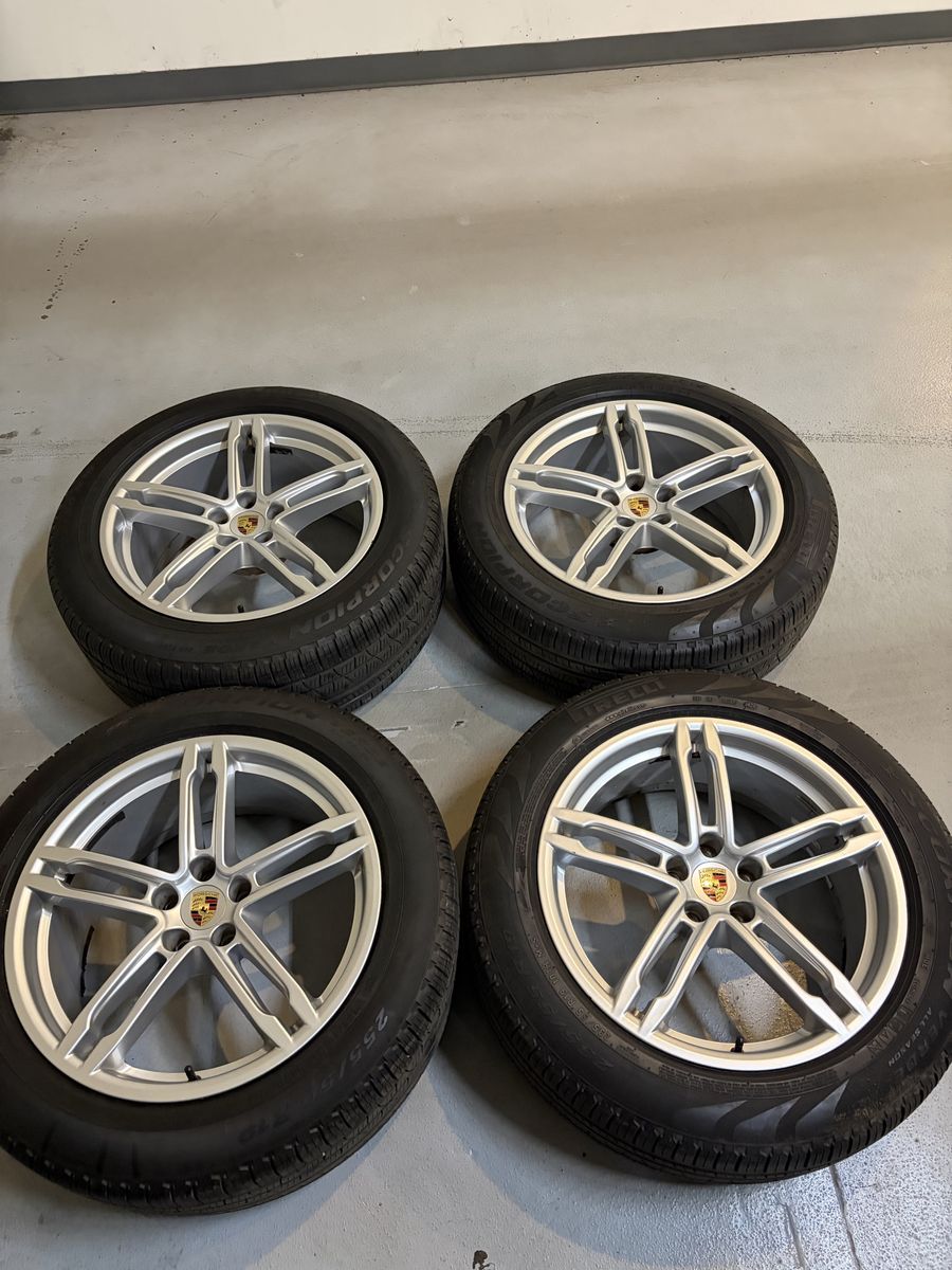 OEM PORSCHE MACAN staggered Wheels and tires