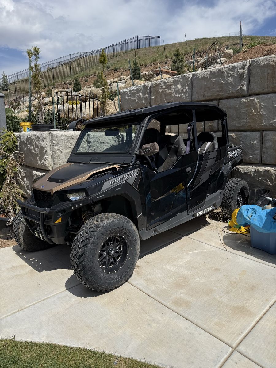 2019 Polaris General 1000- 6 seats, low miles