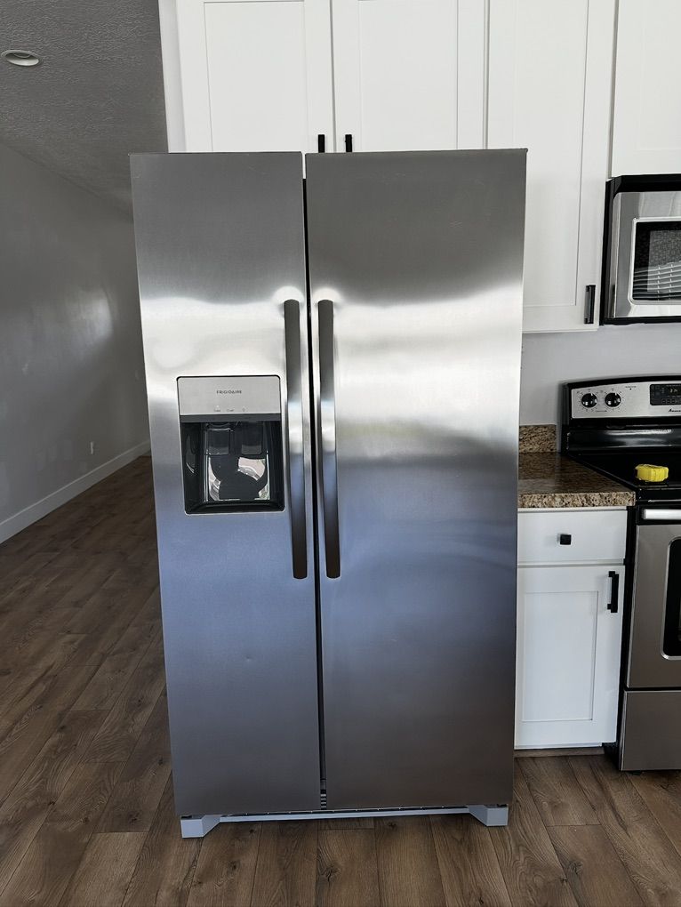 Frigidaire 36” Side By Side Stainless Steel